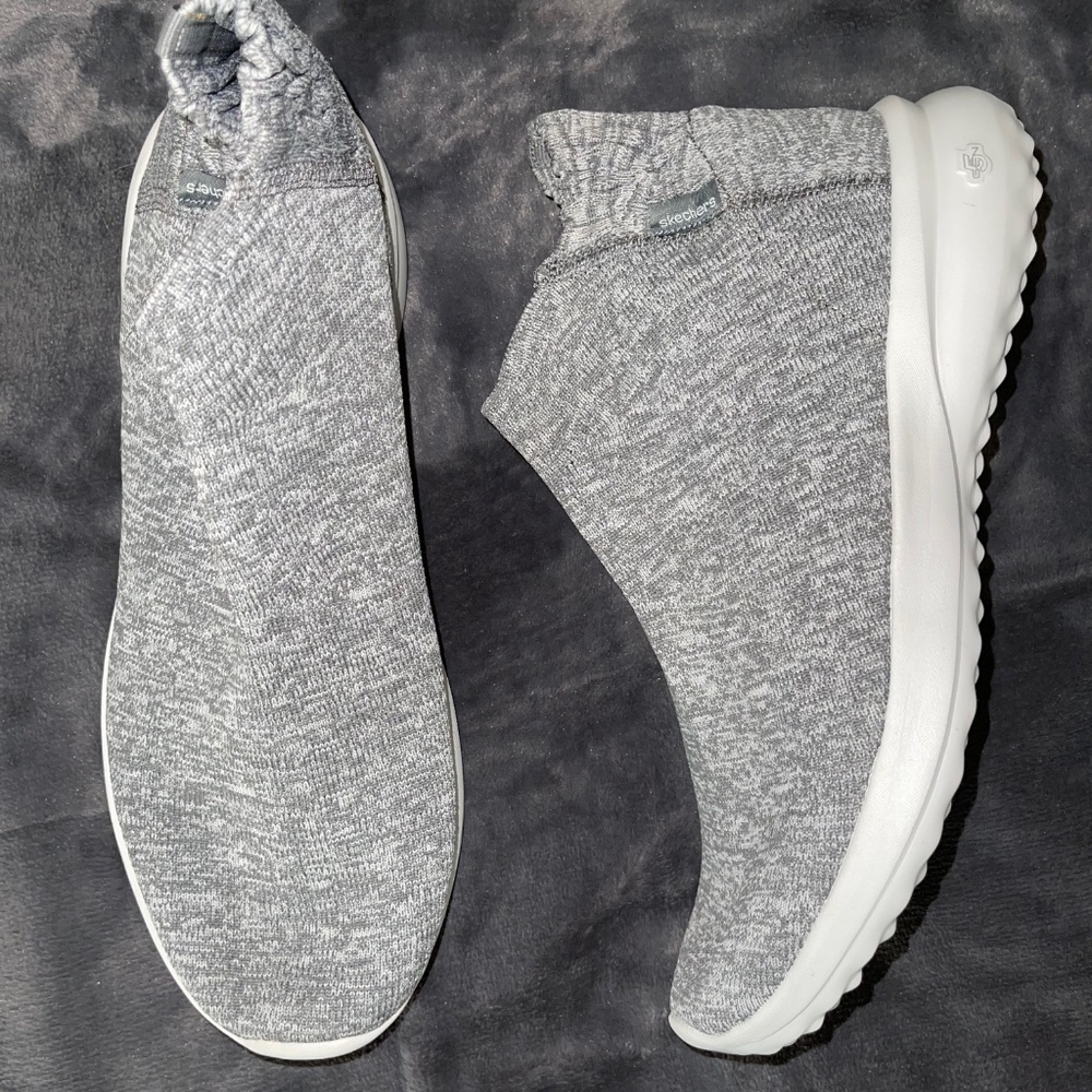 Brand New - Skechers Go Walk Goga Max Slip-on Sneakers [Size 11] - no tags